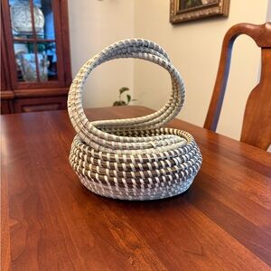 Sweetgrass S-handle Fruit and Bread Basket
WONDERFUL HANDMADE GIFT!!!!!